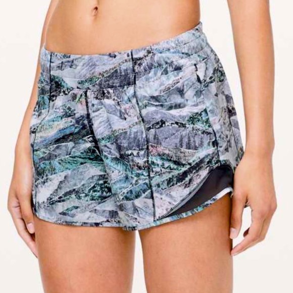 Lululemon Hotty Hot 4 inch inseam shorts